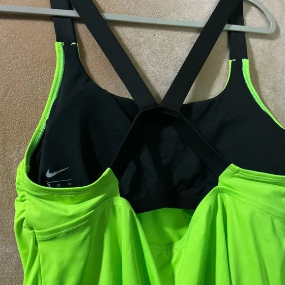 Nike Neon Green Women's  bra Top - Picture 6 of 12